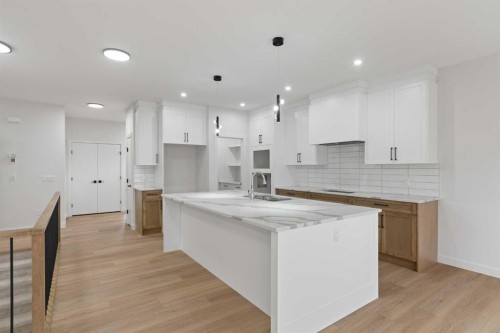 425 Montrose Green Se, High River, AB - Indoor Photo Showing Kitchen With Upgraded Kitchen