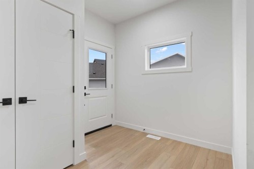 425 Montrose Green Se, High River, AB - Indoor Photo Showing Other Room