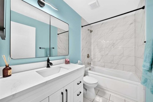 14672 Deer Ridge Drive Se, Calgary, AB - Indoor Photo Showing Bathroom
