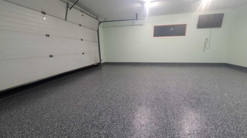 14672 Deer Ridge Drive Se, Calgary, AB - Indoor Photo Showing Garage