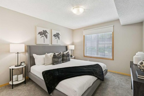106-7 Everridge Square Sw, Calgary, AB - Indoor Photo Showing Bedroom
