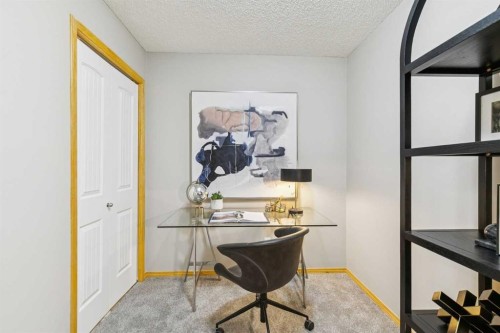 106-7 Everridge Square Sw, Calgary, AB - Indoor Photo Showing Office