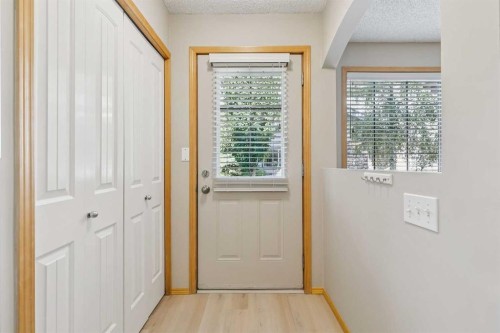 106-7 Everridge Square Sw, Calgary, AB - Indoor Photo Showing Other Room
