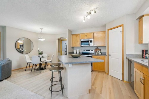 106-7 Everridge Square Sw, Calgary, AB - Indoor Photo Showing Kitchen