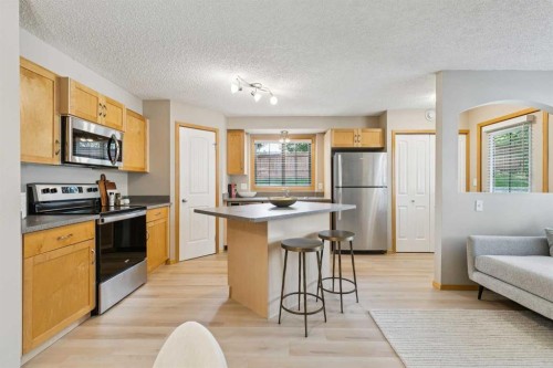 106-7 Everridge Square Sw, Calgary, AB - Indoor Photo Showing Kitchen With Stainless Steel Kitchen