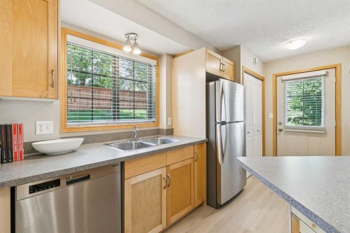 106-7 Everridge Square Sw, Calgary, AB - Indoor Photo Showing Kitchen With Stainless Steel Kitchen With Double Sink