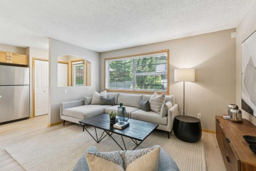 106-7 Everridge Square Sw, Calgary, AB - Indoor Photo Showing Living Room