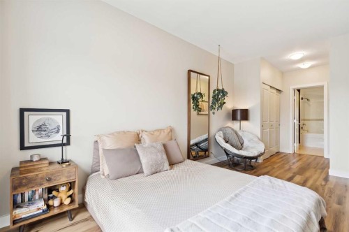 204-540 34 Street Nw, Calgary, AB - Indoor Photo Showing Bedroom