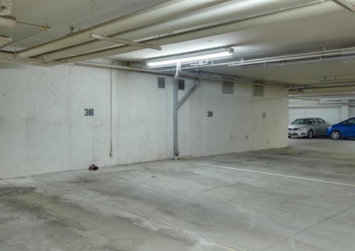 204-540 34 Street Nw, Calgary, AB - Indoor Photo Showing Garage