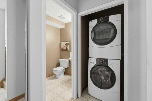 4 Inglewood Landing Se, Calgary, AB - Indoor Photo Showing Laundry Room