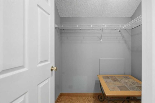 4 Inglewood Landing Se, Calgary, AB - Indoor With Storage