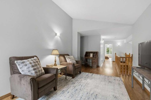 4 Inglewood Landing Se, Calgary, AB - Indoor Photo Showing Living Room