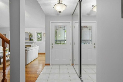 4 Inglewood Landing Se, Calgary, AB - Indoor Photo Showing Other Room