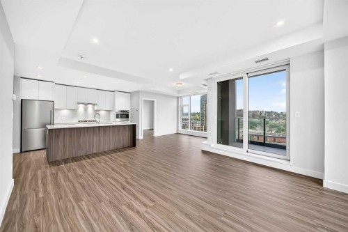 704-530 3 Street Se, Calgary, AB - Indoor Photo Showing Kitchen