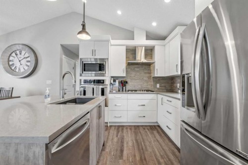 230 Mt Lorette Place Se, Calgary, AB - Indoor Photo Showing Bedroom