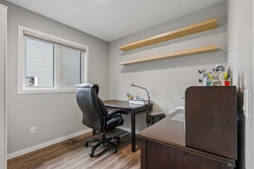 230 Mt Lorette Place Se, Calgary, AB - Indoor Photo Showing Bathroom