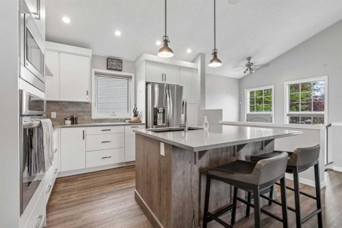 230 Mt Lorette Place Se, Calgary, AB - Indoor Photo Showing Kitchen With Upgraded Kitchen