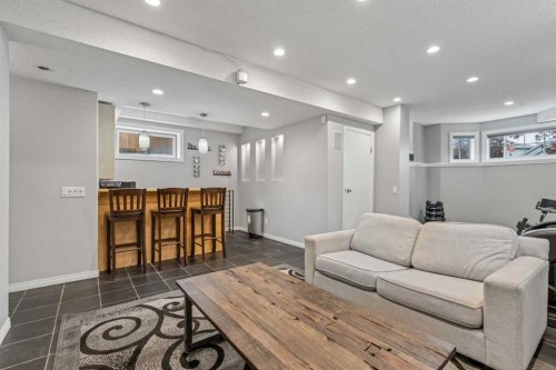 230 Mt Lorette Place Se, Calgary, AB - Indoor