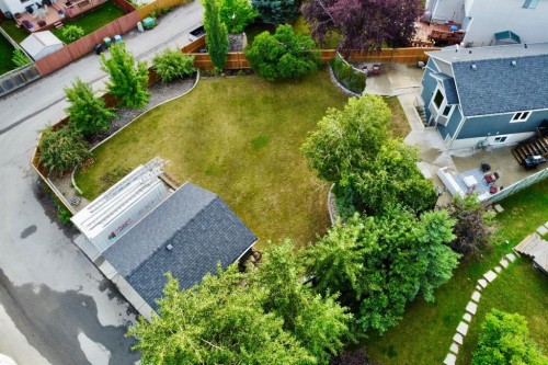 230 Mt Lorette Place Se, Calgary, AB - Outdoor