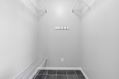 230 Mt Lorette Place Se, Calgary, AB - Indoor
