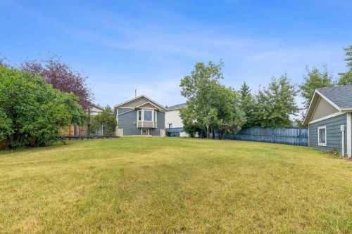 230 Mt Lorette Place Se, Calgary, AB - Outdoor