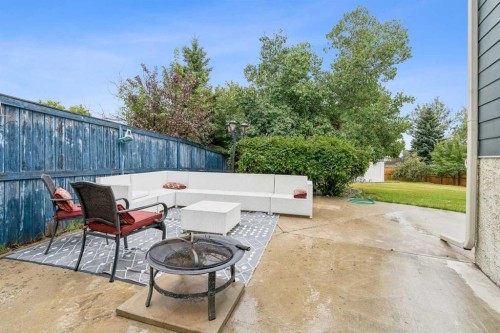 230 Mt Lorette Place Se, Calgary, AB - Outdoor