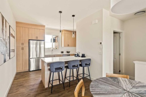 15020 Centre Street Ne, Calgary, AB - Indoor Photo Showing Kitchen With Upgraded Kitchen