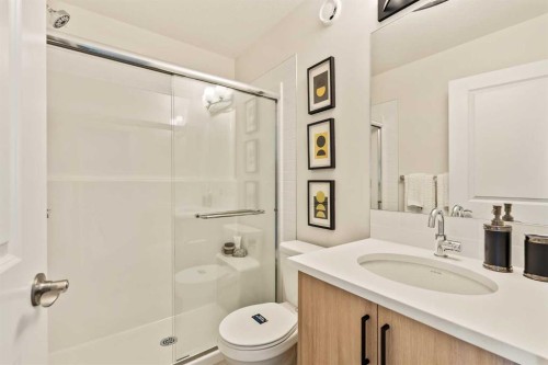 15020 Centre Street Ne, Calgary, AB - Indoor Photo Showing Bathroom