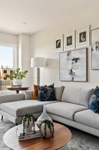 15020 Centre Street Ne, Calgary, AB - Indoor Photo Showing Living Room