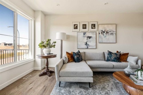15020 Centre Street Ne, Calgary, AB - Indoor Photo Showing Living Room