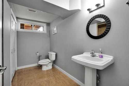 51 Del Monica Place Ne, Calgary, AB - Indoor Photo Showing Bathroom