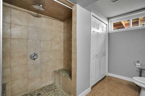 51 Del Monica Place Ne, Calgary, AB - Indoor Photo Showing Bathroom