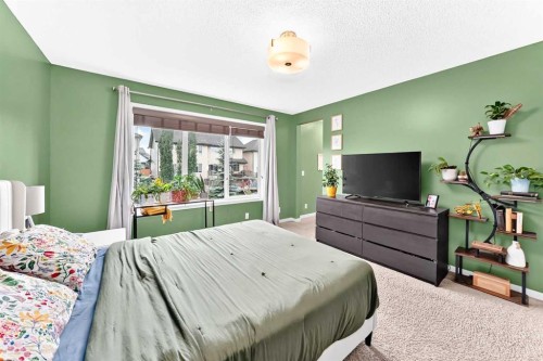 64 Sunset Square, Cochrane, AB - Indoor Photo Showing Bedroom