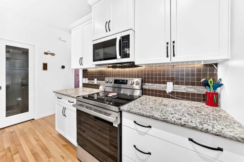 64 Sunset Square, Cochrane, AB - Indoor Photo Showing Kitchen