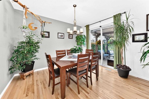 64 Sunset Square, Cochrane, AB - Indoor Photo Showing Dining Room