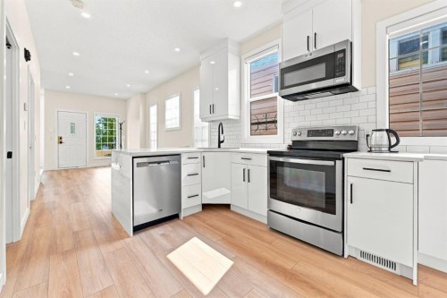 1012 1 Avenue Nw, Calgary, AB - Indoor Photo Showing Kitchen