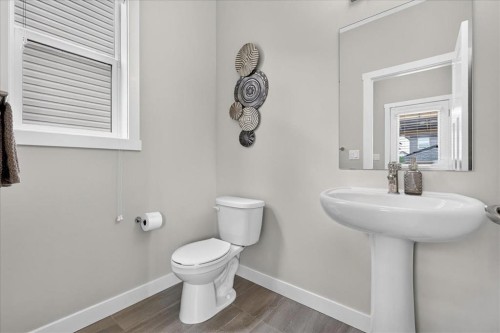 163 Copperleaf Way Se, Calgary, AB - Indoor Photo Showing Bathroom