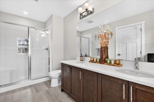 163 Copperleaf Way Se, Calgary, AB - Indoor Photo Showing Bathroom