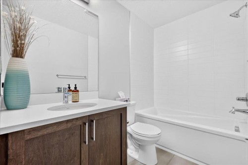 163 Copperleaf Way Se, Calgary, AB - Indoor Photo Showing Bathroom