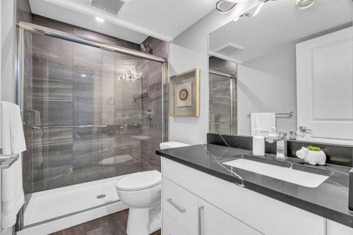 49 Creekside Avenue Sw, Calgary, AB - Indoor Photo Showing Bathroom