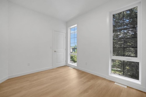 1&2-922 17 Avenue Nw, Calgary, AB - Indoor Photo Showing Other Room