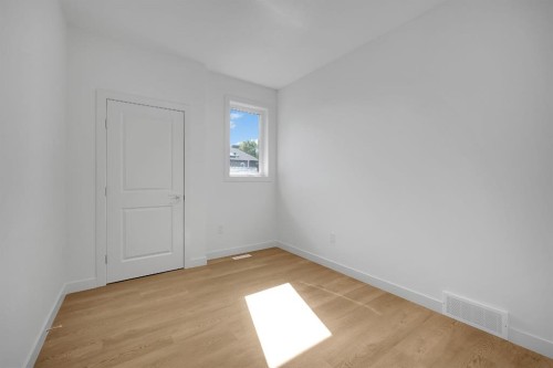 1&2-922 17 Avenue Nw, Calgary, AB - Indoor Photo Showing Other Room