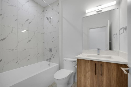 1&2-922 17 Avenue Nw, Calgary, AB - Indoor Photo Showing Bathroom