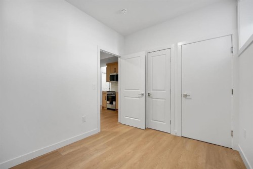 1&2-922 17 Avenue Nw, Calgary, AB - Indoor Photo Showing Other Room