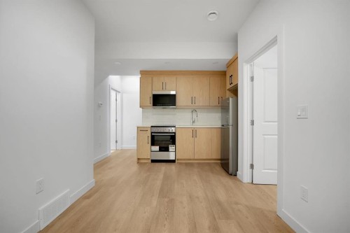 1&2-922 17 Avenue Nw, Calgary, AB - Indoor Photo Showing Kitchen