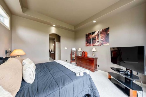 22 Tuscany Estates Crescent Nw, Calgary, AB - Indoor Photo Showing Bedroom