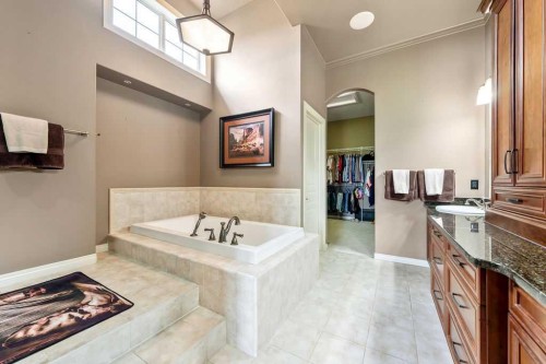 22 Tuscany Estates Crescent Nw, Calgary, AB - Indoor Photo Showing Bathroom