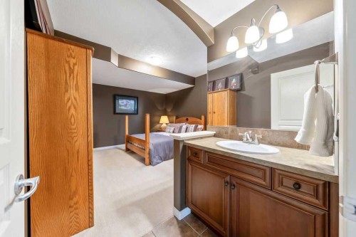 22 Tuscany Estates Crescent Nw, Calgary, AB - Indoor Photo Showing Bathroom