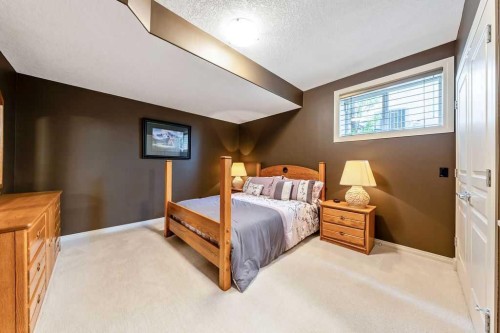 22 Tuscany Estates Crescent Nw, Calgary, AB - Indoor Photo Showing Bedroom