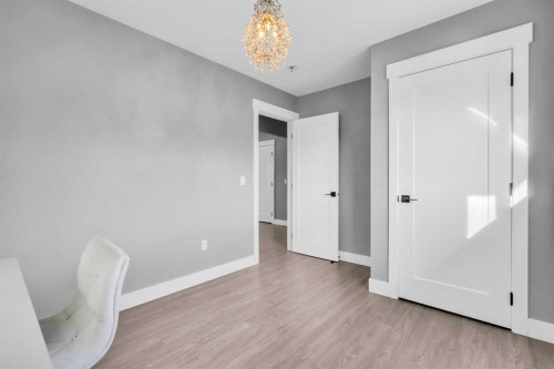 2046 33 Street Se, Calgary, AB - Indoor Photo Showing Other Room